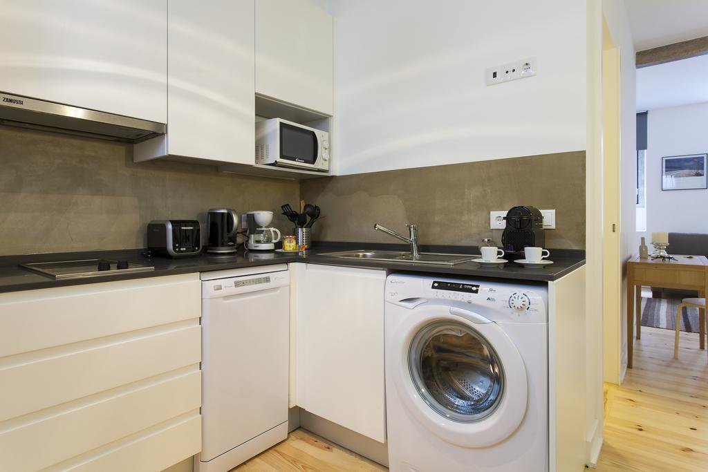 Appartement Joivy Cosy 1-bed Flat With Workspace In Santa Catarina, Moments From Luis De Camoes Sq Lisboa