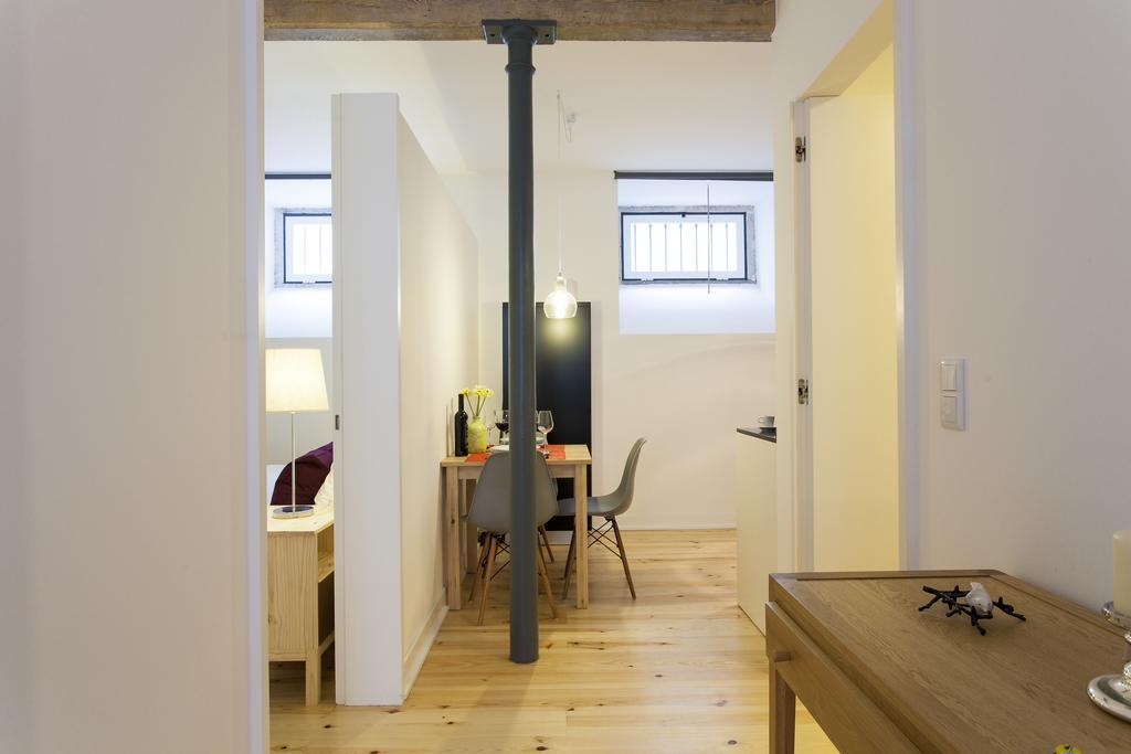 Appartement Joivy Cosy 1-bed Flat With Workspace In Santa Catarina, Moments From Luis De Camoes Sq Lisboa