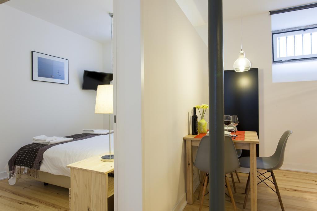 Joivy Cosy 1-bed Flat With Workspace In Santa Catarina, Moments From Luis De Camoes Sq Appartement Lisboa